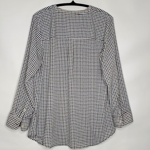 Talbots Woman Popover Top Size 1X Geometric Print Lightweight Shirt Pockets - Picture 4 of 10